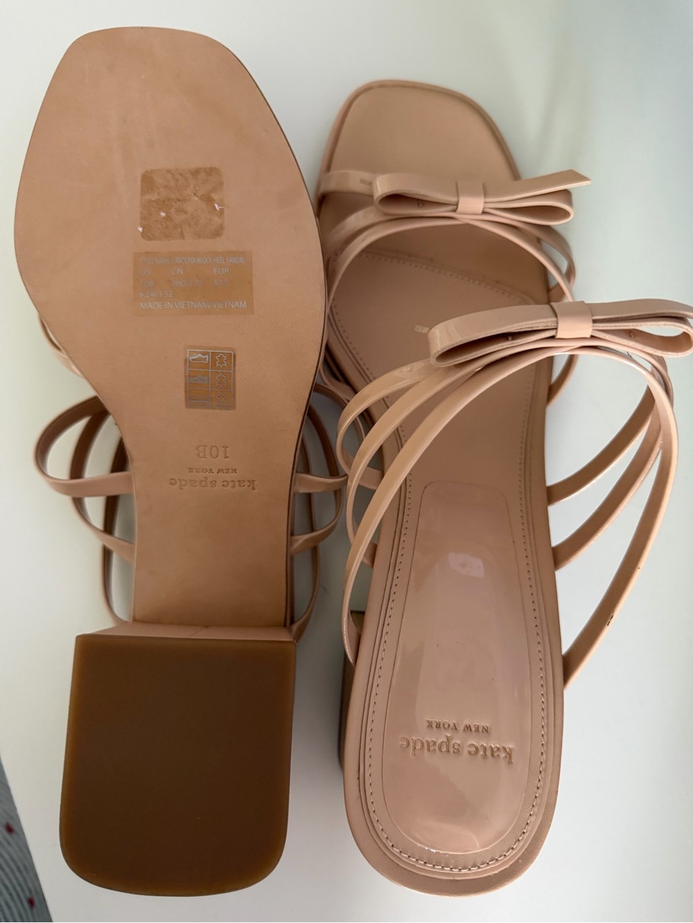 Kate Spade New York Carolina Beige Patent Leather Bow Sandals Size 10B - Picture 5 of 8